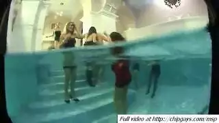 عاهرتان تدرّبان صديقتهما