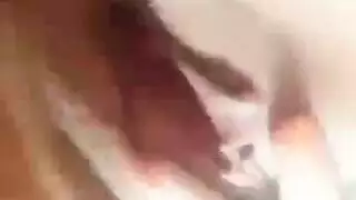 جميلة عربية حليبية تلعب بأثدائها المثالية مشهد إباحي