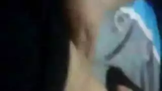 فيديو استمناء مصري: مراهقة تدلك بظرها حتى تبلغ الذروة