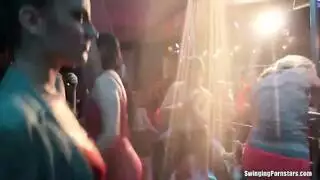 عاهرات عاريات في مشهد جنس جماعي فاضح