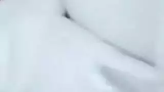 عربية حنونة تظهر ثدييها الأبيضين الكبيرين لحبيبها