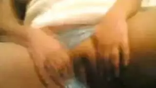 شرموطة ترقص عارية في بيتها و تظهر طيزها و صدرها