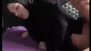 رغبات ديسي سرية: بورن منزلي مع نساء عربيات محجبات