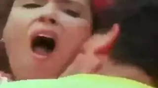 ضرب في الحظيرة: أثداء لوسي الكبيرة تتعامل معاملة قاسية خلال جنس صريح