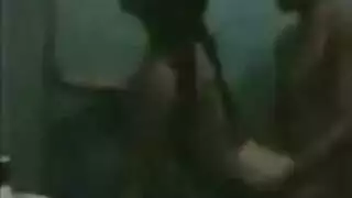 الأخ يلتقط الأخت عارية – حراك حمام ساخن