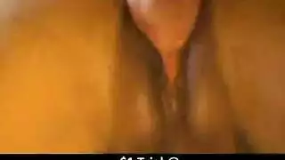 مشهد إكس إكس إكس: الزوج يمارس الجنس مع زوجته الشقراء بعمق في السرير