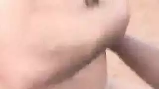 صحاري جماعي: سمراء مرضعية تبتلع المني