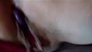 ربة منزل مثارة تبتلع السائل المنوي بعد جماع شديد