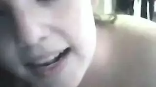 كلاسيكي محرم: الأم تأخذ كلا طفليها إلى السرير