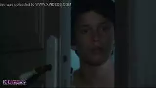 حركة أوجي جامحة: فتاتان تتبادلان الأدوار على قضيبه