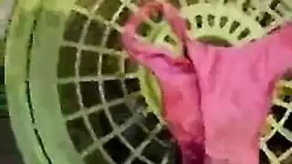 إيلاج مزدوج باللون الوردي مع لمسات حمراء