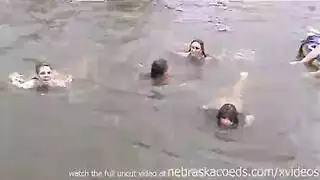 عاهرات صغيرات يحصلن على ثقوبهن الممتلئة سكس مراهقين خام