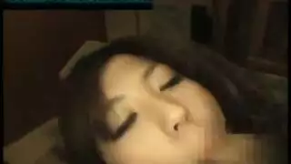 نجمة البورنو راي ضخمة الصدر تأخذ قذفًا نابضًا على وجهها