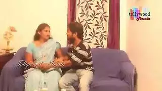 إصبع إباحي لمهبل مراهقة هندية كبيرة المؤخرة وهو يقطر