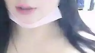 راقصة ممتلئة الجسم ترتدي اللاتكس تمص وتستمني عدة قضبان لتتقاضى أجرها