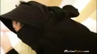 قذف داخل كس مشعر للعاهرة النقاب