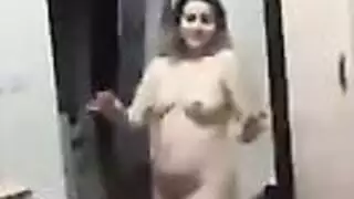 أحمد، أخرج قضيبك من أجل رقص البورنو العاري هذا