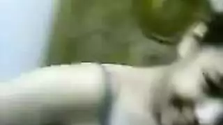 مراهقة محجبة تلعب بفرجها الحلوق ثم تمارس الجنس بقوة