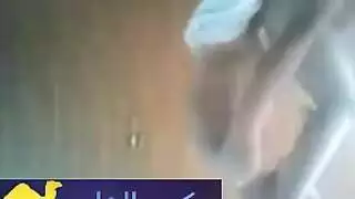 صديقة عراقية تمارس جنسًا واقفًا عنيفًا حركات قوية في الفرج