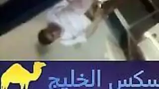 دكتور كبير في السن ينيك عيلة صغيرة في العيادة