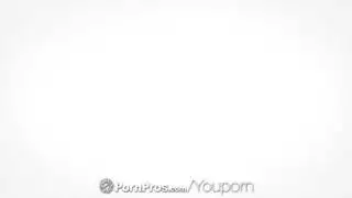 مشهد ثلاثي صريح مع ملكتين ممتلئتين