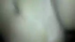 فتاة وقحة تتعرض للجماع في الوجه والضرب في مستودع الحافلات