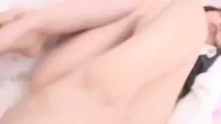 العاهرة الآسيوية يوي كومي تمارس الجنس مع العملاء مقابل المال في مشهد إباحي