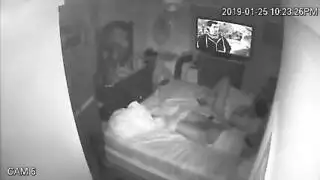 أم عربية ساخنة: كسها المبلل يُدمر بقضيب كبير