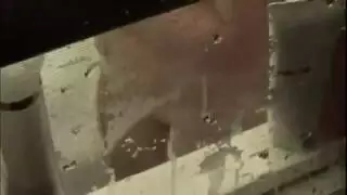 فتاة محنّية تستمني بصوت عال بينما الجار يشاهد من نافذته