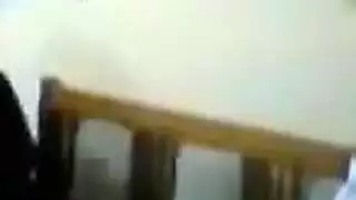 أبي ذو قضيب كبير يضرب أمًا مثيرة راغبة