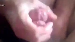 طحن فردي للقضيب: فرك قضبان قاسية معًا من أجل حمام سائل منوي ساخن