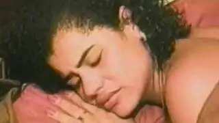 فتيات صغيرات يستكشفن الجنس السحاقي وينزعن ملابسهن الداخلية