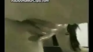 سمراء هواة وقحة تحب مص القضيب مراراً وتكراراً