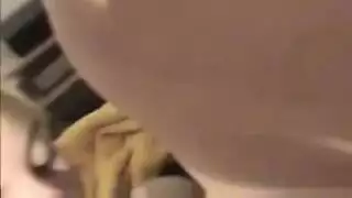 شباب يشاركون شريط جنسهم الصريح