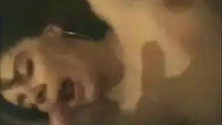 جلسة جنس عنيف: جوني يضرب فتحات ميا