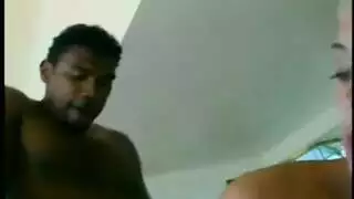 جاري ذو القضيب الأسود الطويل يمارس الجنس معي بقوة ويبتلع سائلي المنوي