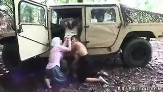 سكس محجبة في السيارة: تقفيش صعب وتعرية مثيرة