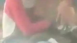 محجبة مغرية تتعرض لدعك فرجها الضيق في المحطة