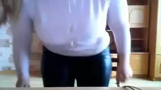 إغراء كاميرا ساخن يتميز بأثداء طبيعية عملاقة