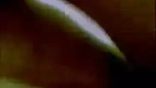 فتاة مصرية نارية في ملابس داخلية حمراء تطلب جماعًا صعبًا