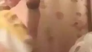 جمال أسمر وفتاة كبيرة الصدر تشاركان في علاقة ثلاثية حماسية وصريحة