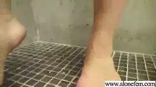 مربوطة على الكرسي وتنك حتى الإغماء: xxx كامل