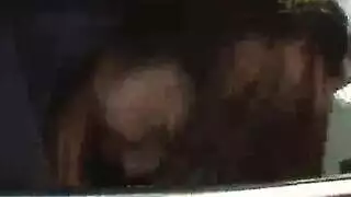 إباحية تلميذة xxx: نكاح في الحمام على القضبان