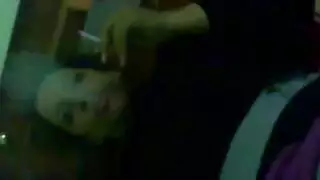 عاهرة مخدرة تلعق فرجها ثم تنك بقوة