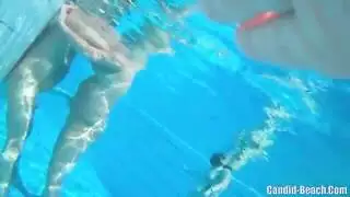 غطاسة غريبة تبتلع السائل المنوي بعد وجه تحت الماء