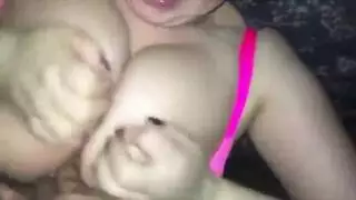 جماع بين الثديين من منظور الشخص الأول مع مراهقة مصرية مثيرة جامحة