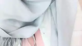 شريط جنسي سري لمحجبة: فيديو إباحي منزلي أرسل للعشيق