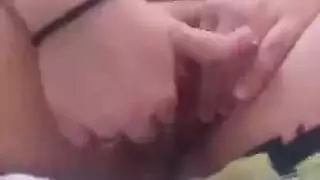 من القرفصاء إلى القذف: مغامرة آشلي أليغ الإباحية في الصالة الرياضية