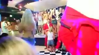 نيك مزدوج متفجر في حلقة زمنية