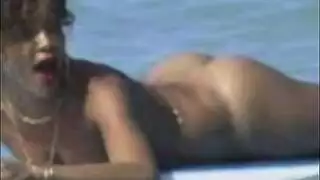 النجم العالمي ريهانا مكشوف: شريط جنسي صريح وتعرٍ كامل